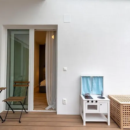 Winter Haven: Modern Retreat In 브라티슬라바