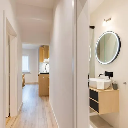Winter Haven: Modern Retreat In 아파트 *