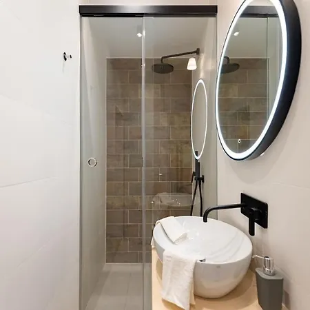 Winter Haven: Modern Retreat In דירה *